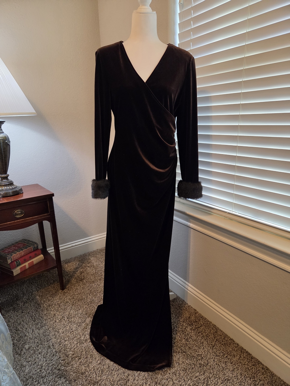 Elegant Brown Velvet Long Sleeve Evening Dress with Faux Fur Cuffs